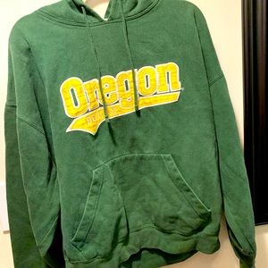 Vintage style University of Oregon sweatshirt. Go Ducks!